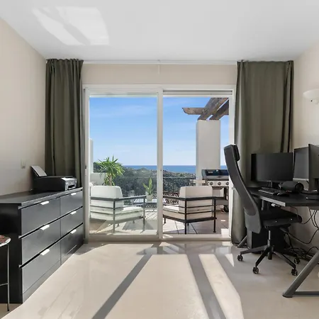 Apartment Altos De La Quinta Benahavis