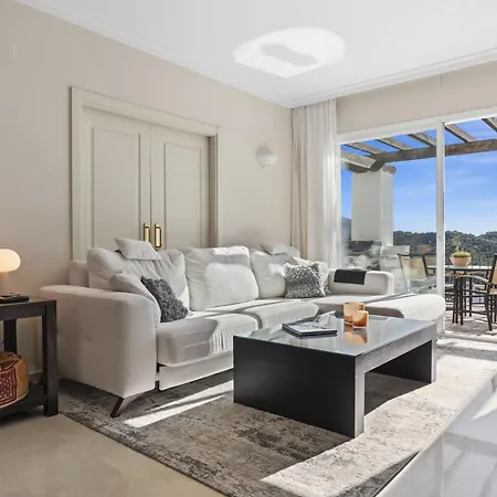 Apartment Altos De La Quinta Benahavis