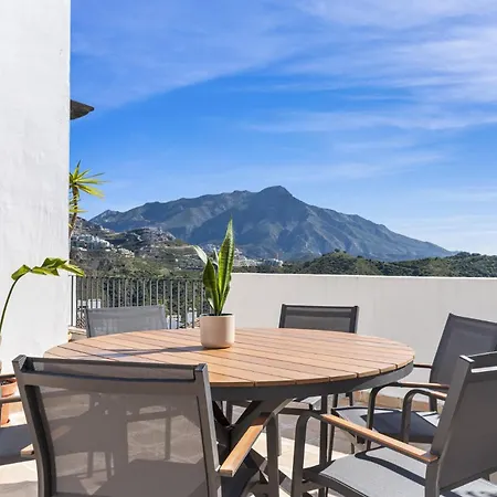 Apartment Altos De La Quinta Benahavis