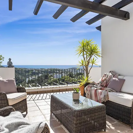 Apartment Altos De La Quinta Benahavis